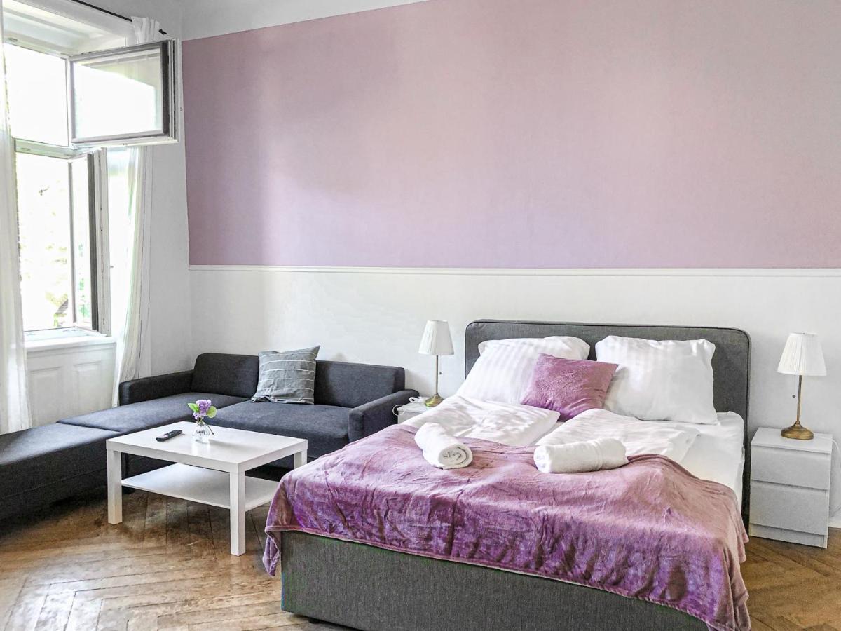 Commodious 2Br Apt. Near Akh-Perfect For Groups Wina Bagian luar foto