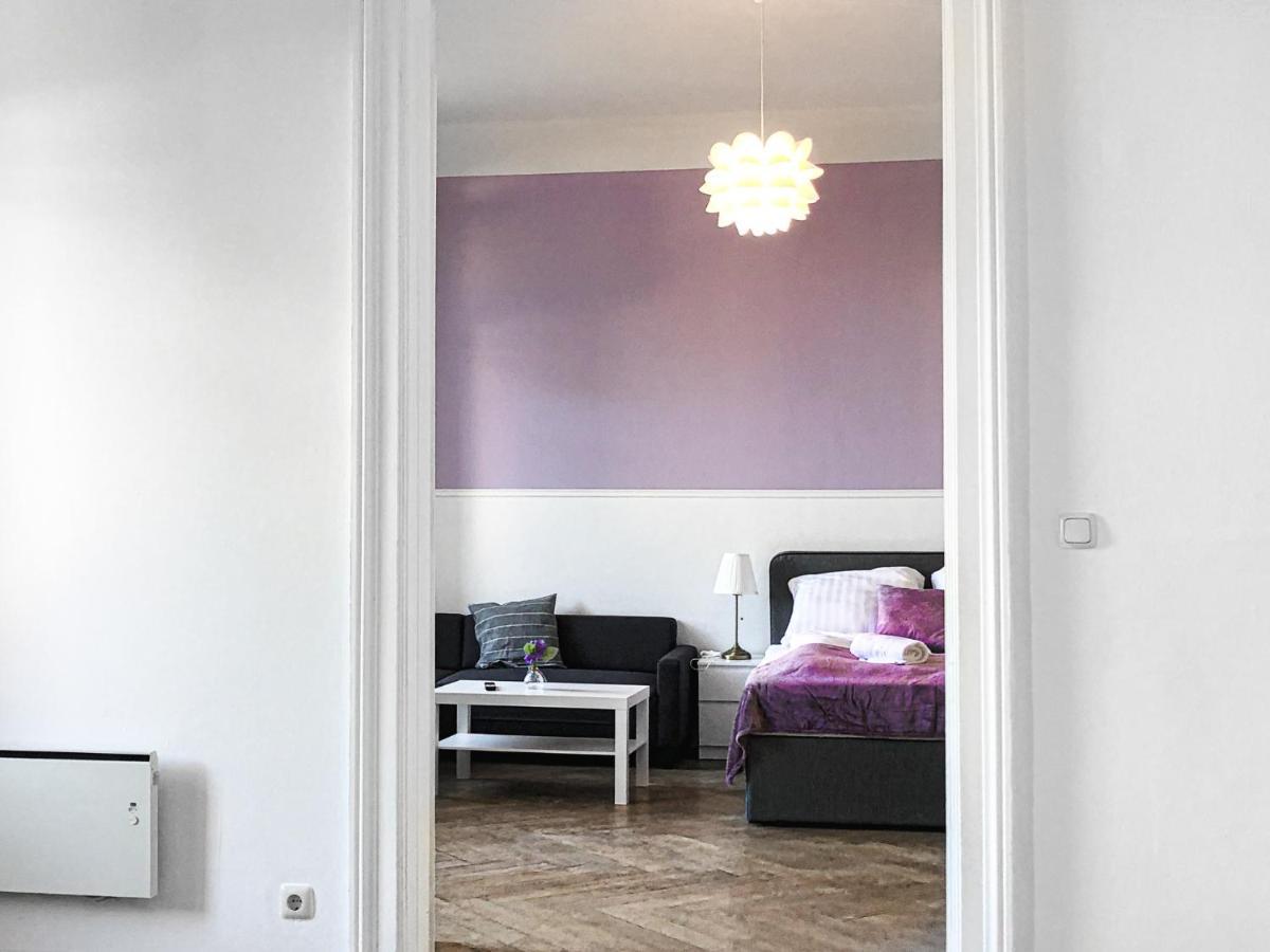 Commodious 2Br Apt. Near Akh-Perfect For Groups Wina Bagian luar foto