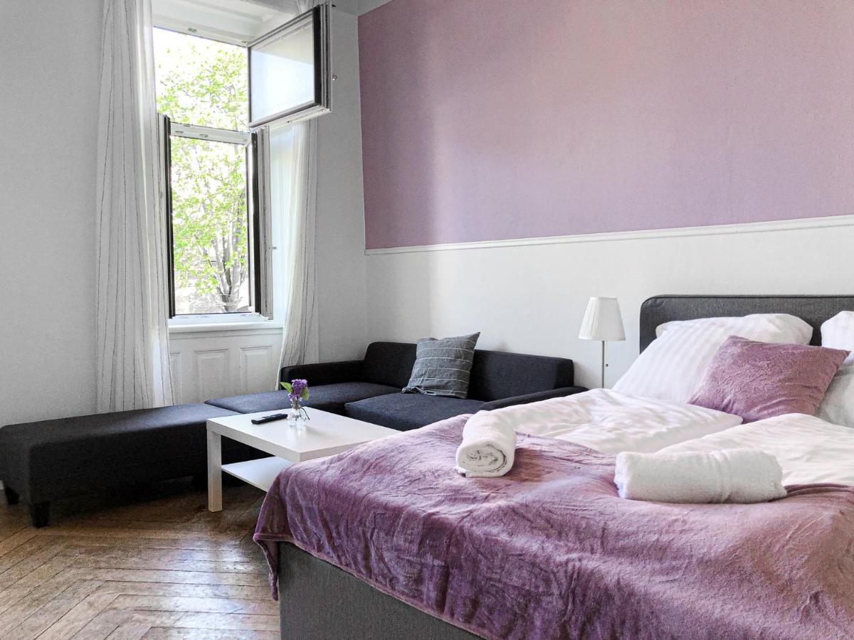 Commodious 2Br Apt. Near Akh-Perfect For Groups Wina Bagian luar foto