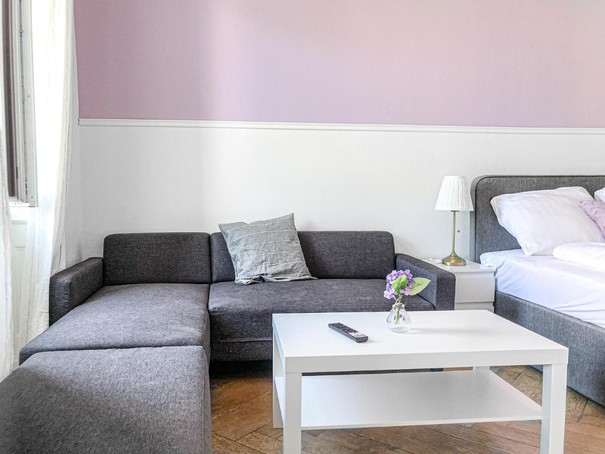 Commodious 2Br Apt. Near Akh-Perfect For Groups Wina Bagian luar foto