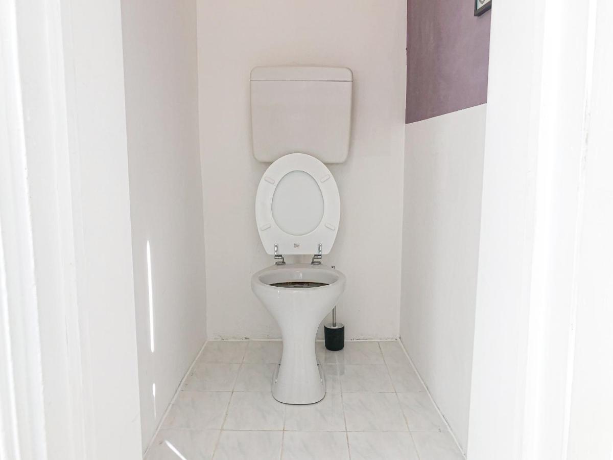 Commodious 2Br Apt. Near Akh-Perfect For Groups Wina Bagian luar foto